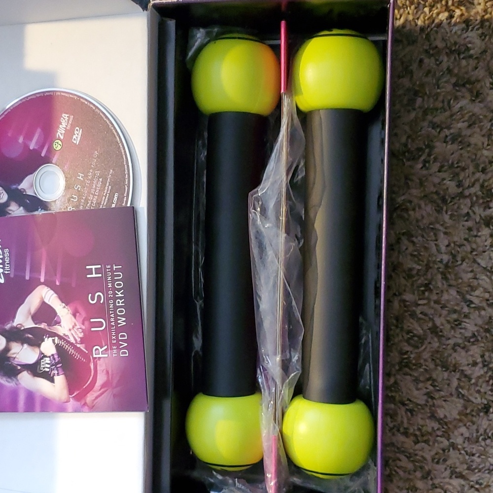ZUMBA BODY SHAPING KIT.